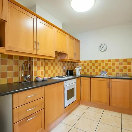 2 Bed By Shortstays Apartment