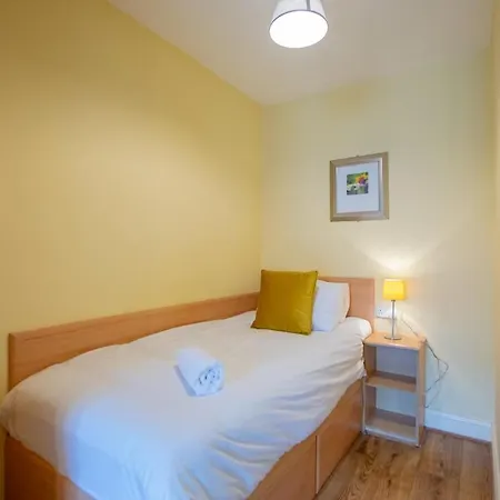 2 Bed By Shortstays Apartment *