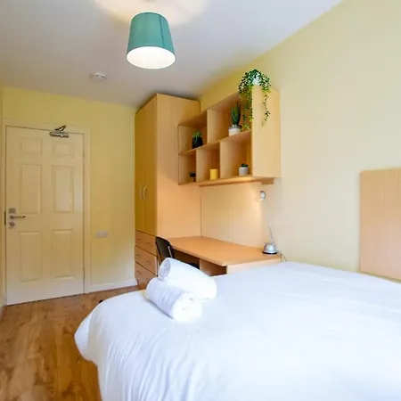 Apartment 2 Bed By Shortstays