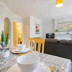 29 - Spacious 2br - Sleeps 6 Apartment Galway