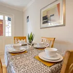 Apartment 29 - Spacious 2br - Sleeps 6 *