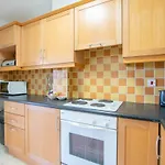 Apartment 29 - Spacious 2br - Sleeps 6 *
