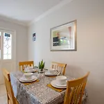 29 - Spacious 2br - Sleeps 6 * Galway