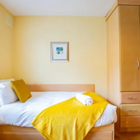 29 - Spacious 2br - Sleeps 6 Galway